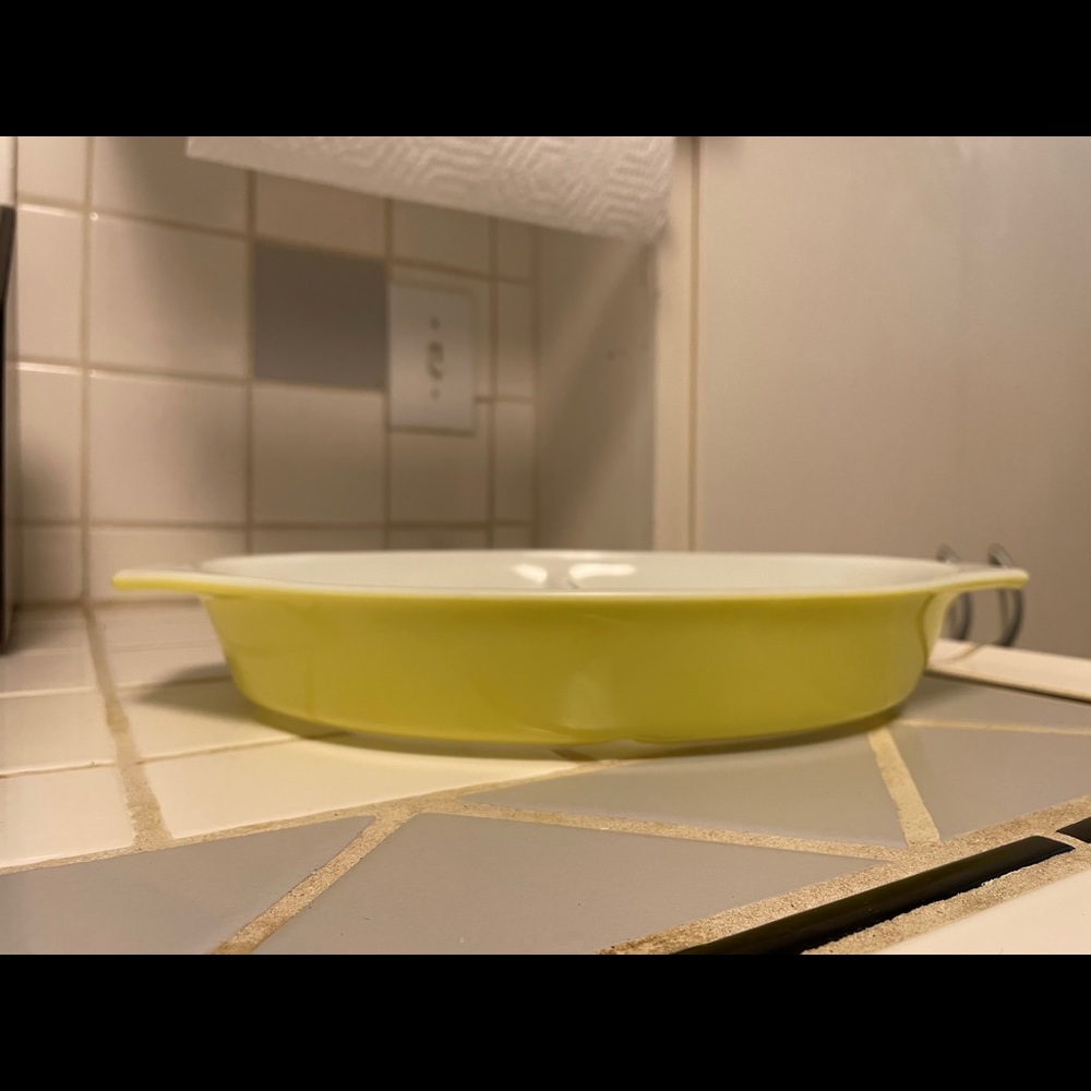 Pyrex Lime Green 1.5 Quart Split Baking Dish